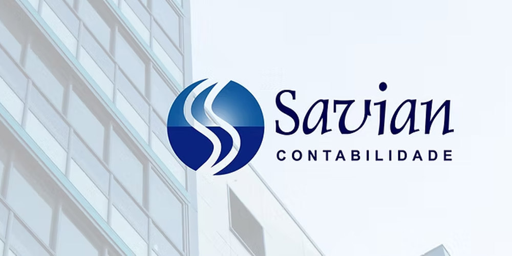 Logotipo da Savian Contabilidade com ícone azul estilizado ao lado do nome da empresa em um fundo com prédio moderno.